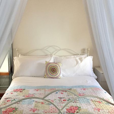 Pew With A View - Seafront Cottages Sandhaven Ruang foto