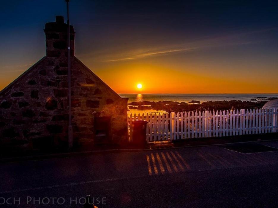 Pew With A View - Seafront Cottages Sandhaven Ruang foto