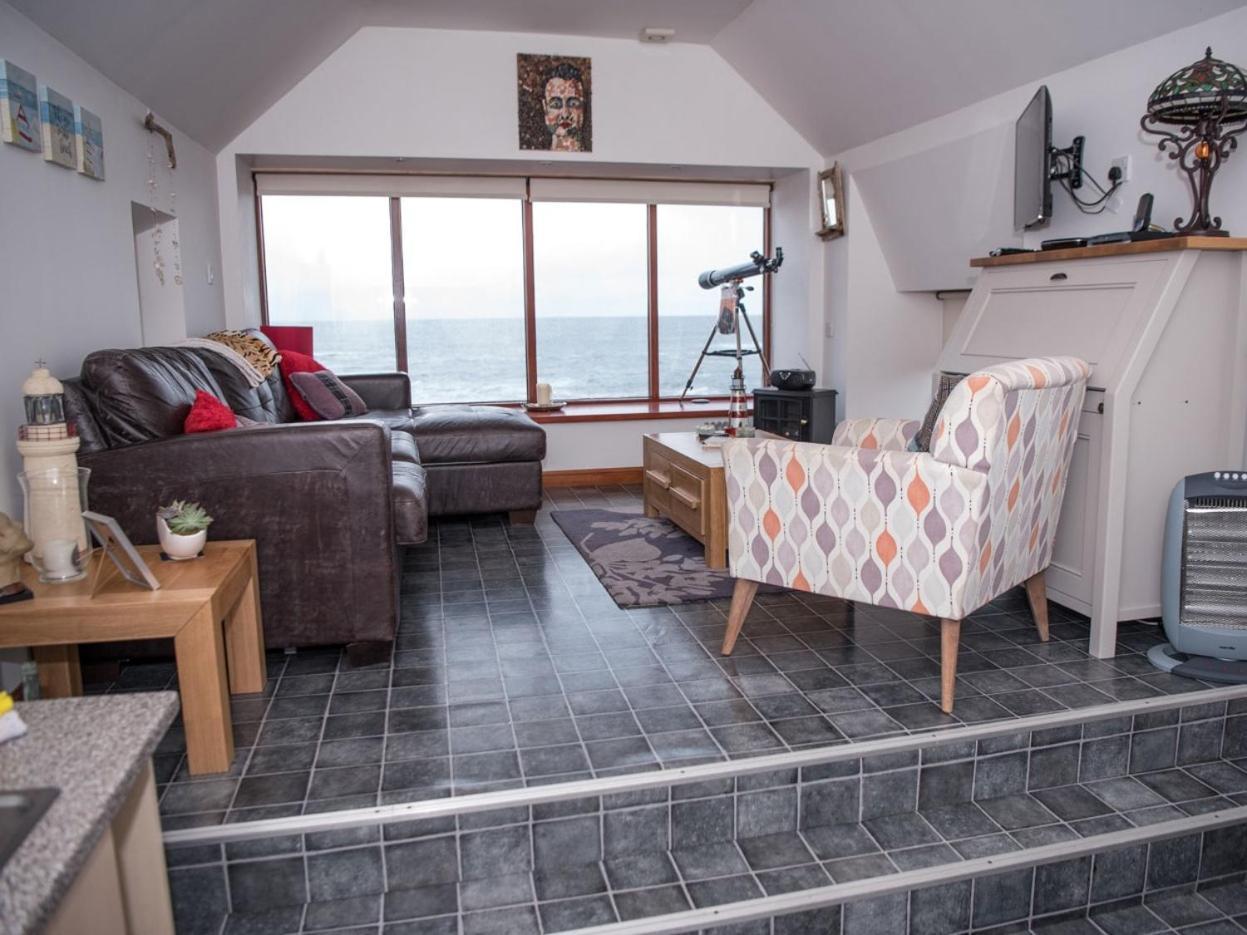 Pew With A View - Seafront Cottages Sandhaven Ruang foto